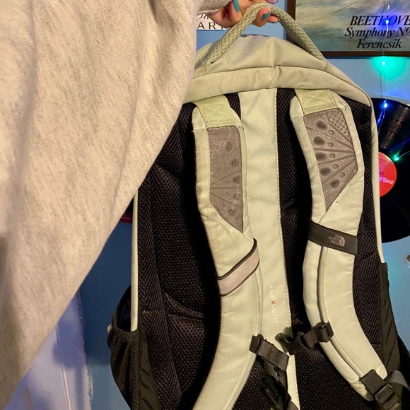 North Face backpack - Picture 2 of 5